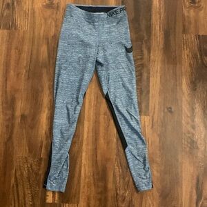 Nike Pro women’s running leggings in blue, Size S.